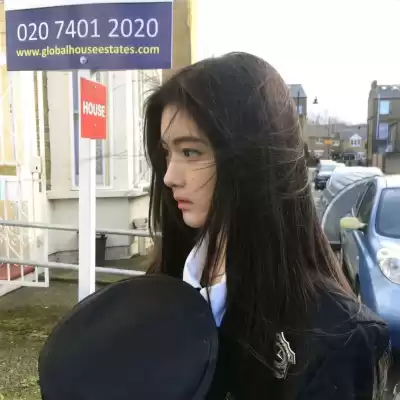 钟由希